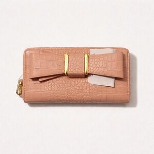 Elegant Pink Crocodile-Embossed Women's Wallet